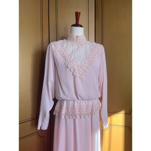 Vintage victorian dress with lace in pink, size M